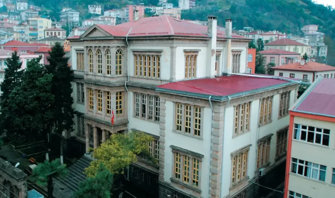Giresun’un tarihi Zeytinlik Semti’ndeki 120 yıllık eski Ticaret Lisesi binasının