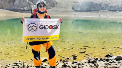 Türkiye Dağcılık Federasyonu’nun Alpin Eğitimine katılan Aynur Öksüz, programı başarıyla