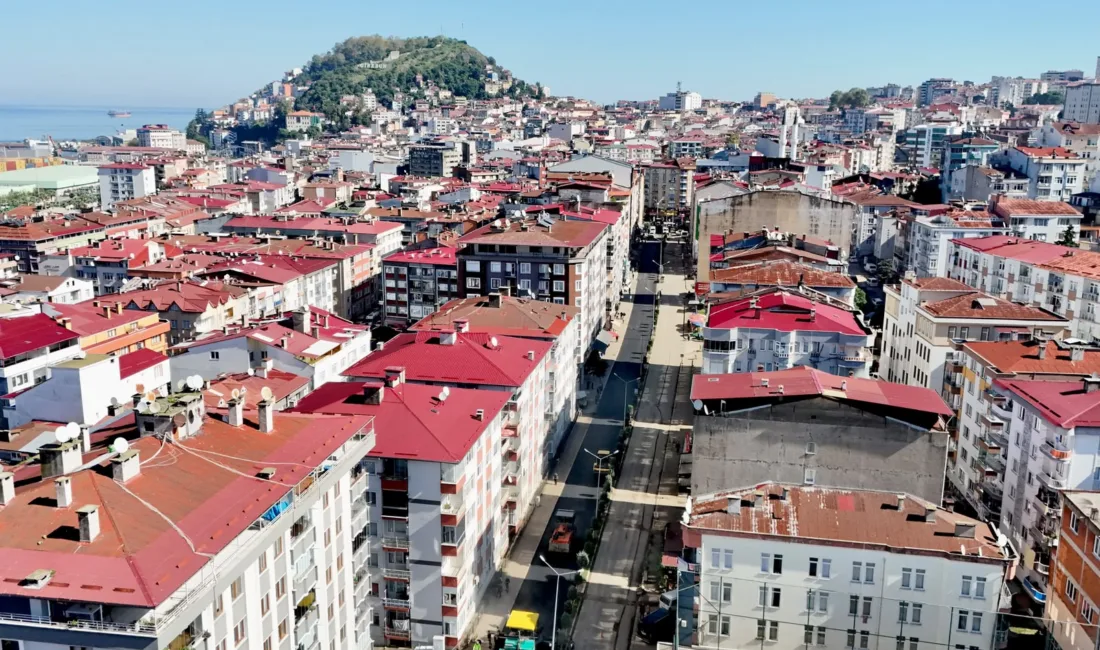 Giresun Belediyesi, altyapı nedeniyle bozulan yolları yeniliyor. Beş cadde ve