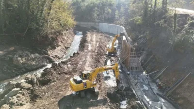 Giresun Keşap'ta DSİ 22. Bölge Müdürlüğü'nün başlattığı taşkın kontrol inşaatı,