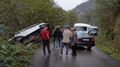 Giresun’un Görele ilçesinde öğrenci servisi ile bir otomobilin çarpışması sonucu
