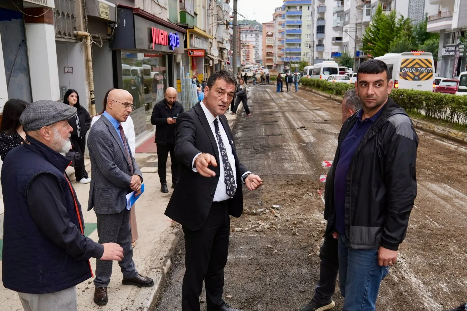 Orhan Yılmaz ve İnönü caddelerinde altyapı çalışmalarının ardından asfalt, kaldırım